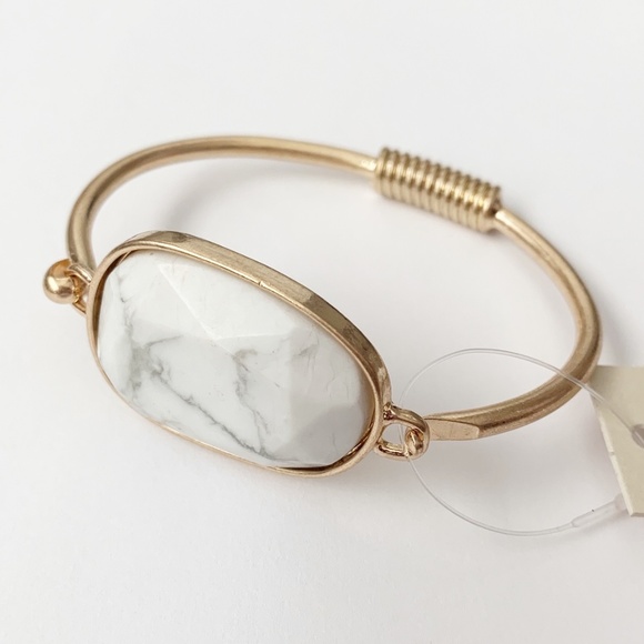 Howlite Natural Stone Bracelet - Picture 1 of 4